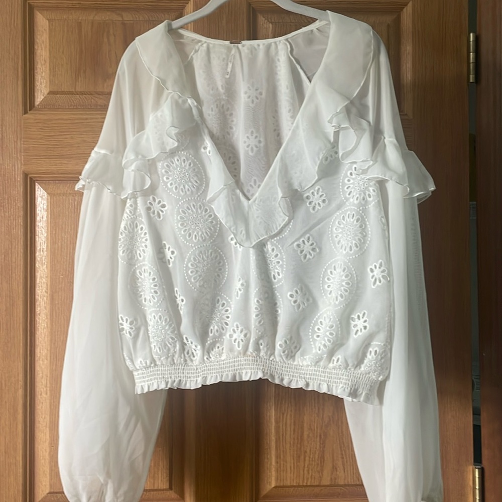 ☀️💐Free People pretty cream blouse with a hint of see through